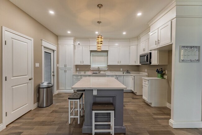 Building Photo - 1817 Rebecca Ln