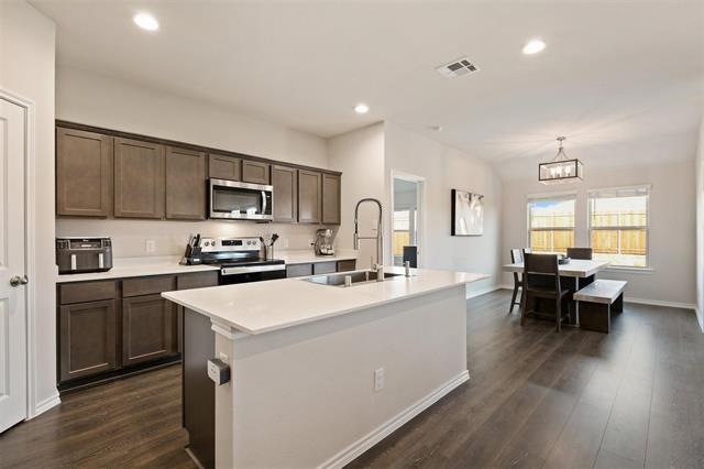 Building Photo - 813 Twin Edge Dr