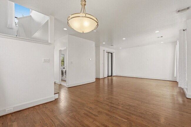 Building Photo - 2816 Rusk St