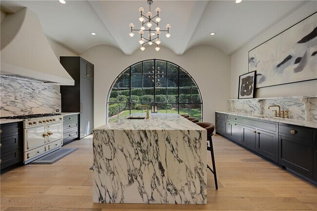 Building Photo - 3570 Knollwood Dr NW