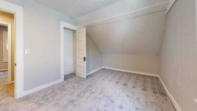 Building Photo - Old Brooklyn - 3 Bedroom Single Family Home