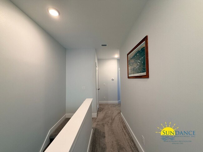 Building Photo - Gorgeous 2 Story 4 Bedrooms Townhome in Fort Walton Beach!