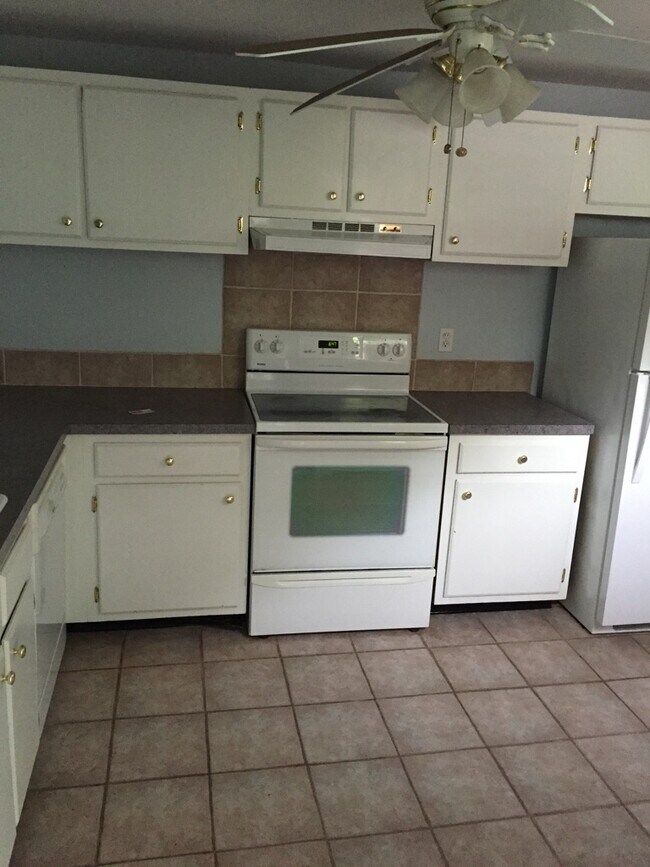 Kitchen - 150 Heather Ridge