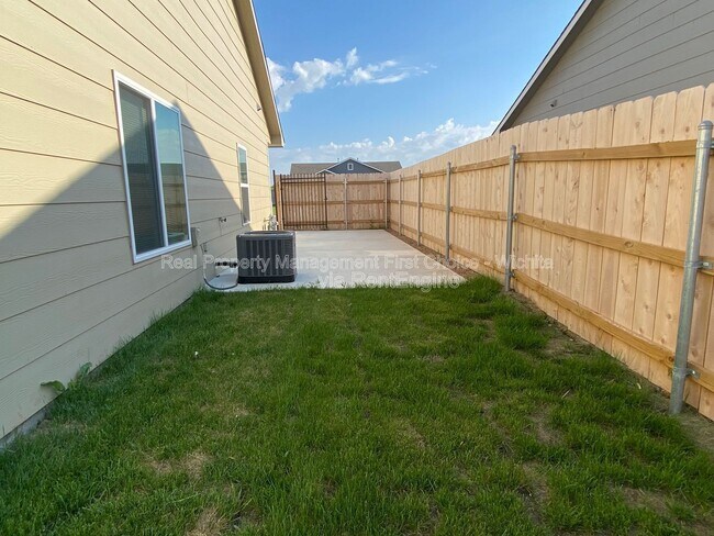 Building Photo - 412 S Longbranch Dr