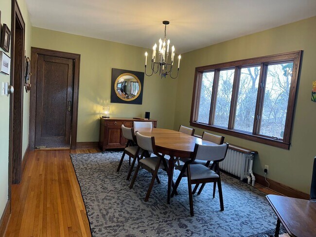 Building Photo - Wonderful 4BR 3BA w/ 2 Car Garage on 1.38 Acres in desirable Mendota Heights neighborhood!