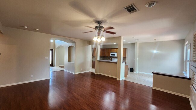 Building Photo - Located In the heart of Stone Oak