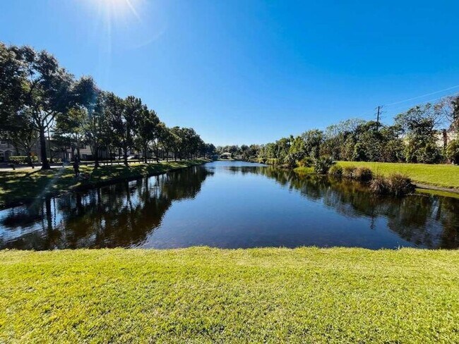 Building Photo - 861 Summit Lake Dr