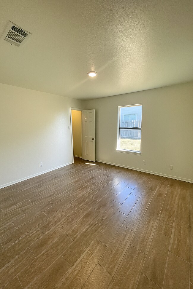 Building Photo - 5109 Daybreak Dr