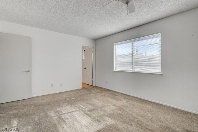 Building Photo - 707 Honeybee Ct