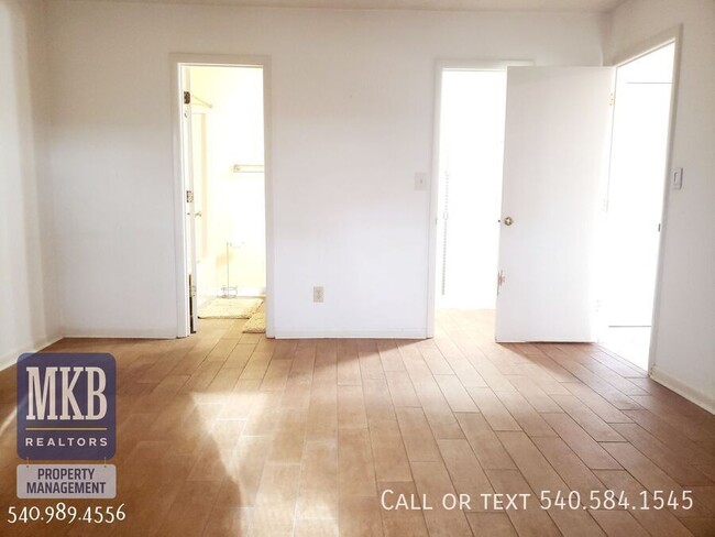 Building Photo - 3123 Glenmont Dr