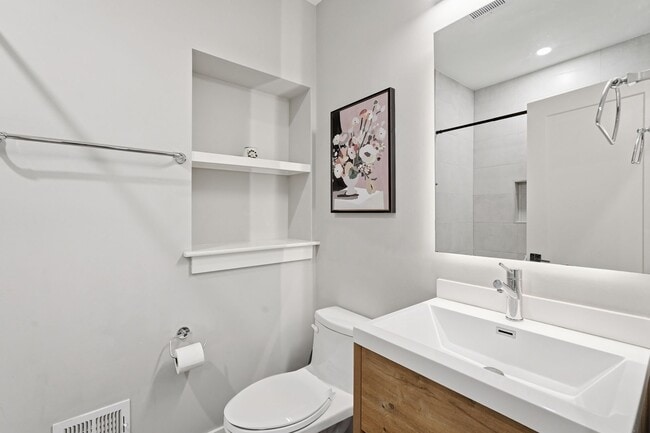 Building Photo - 1343 Otis Pl NW