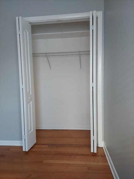 Building Photo - 320 Beach Ave