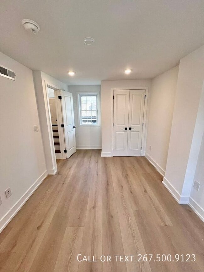 Building Photo - 2003 Amber St