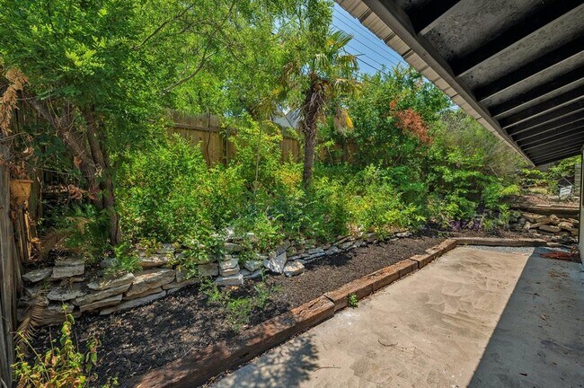 Building Photo - 1706 Elmhurst Dr