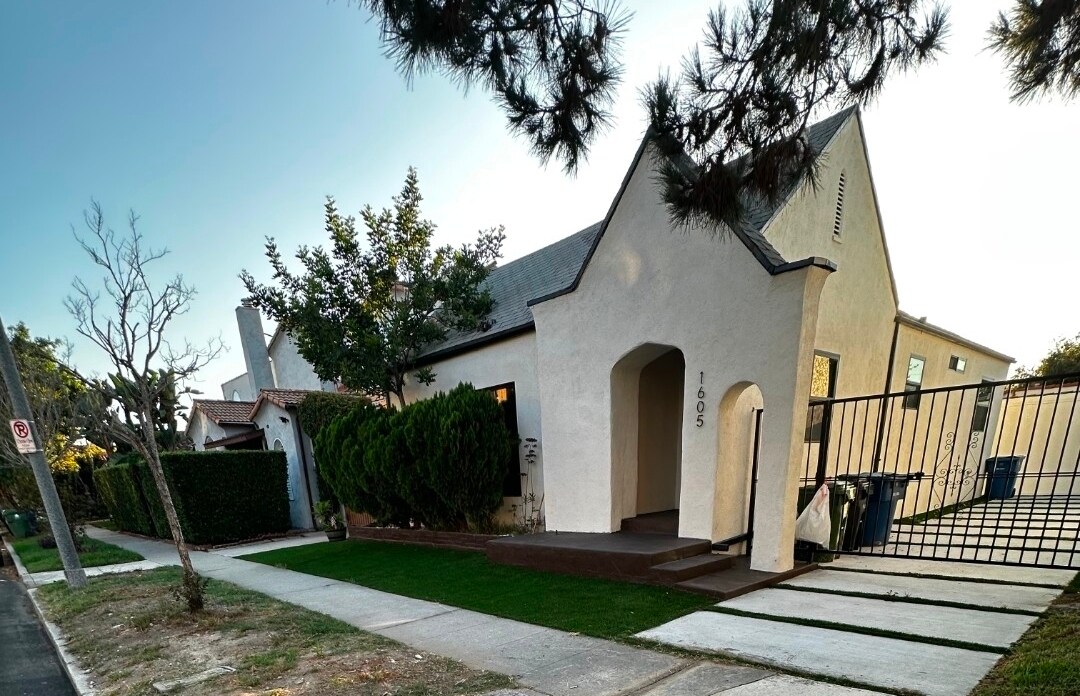Building Photo - 1605 S Curson Ave