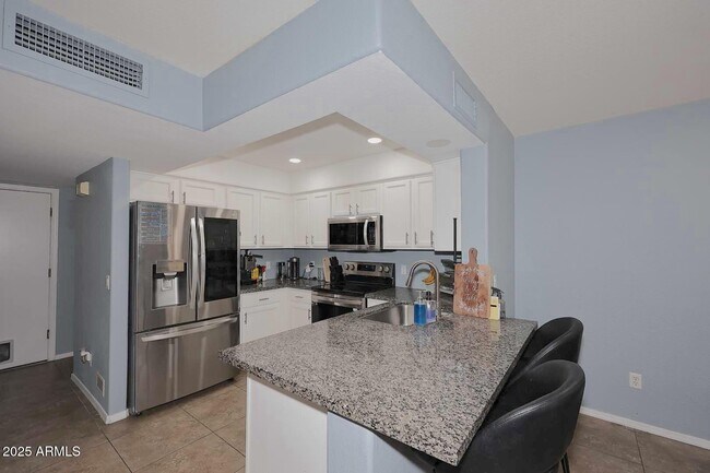 Building Photo - 4805 E Kachina Trail