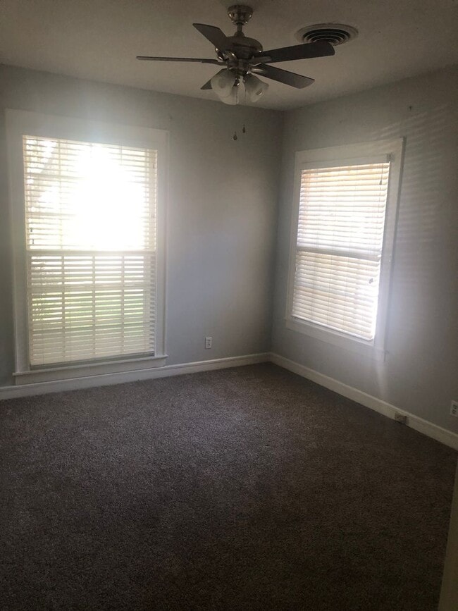 Building Photo - WONDERFUL SO. HIGHLANDS HOME.