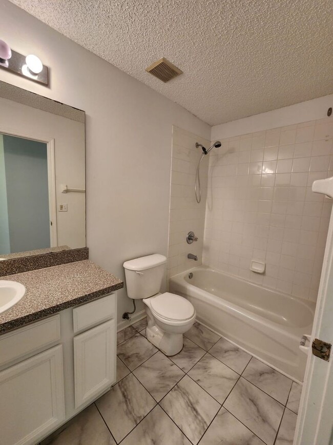 Building Photo - ***HOLIDAY SPECIAL NO RENT FOR DECEMBER*** Beautiful 4 bedroom 2 bath Home