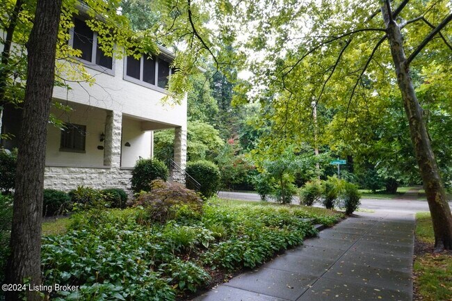 Building Photo - 2541 Cherokee Pkwy