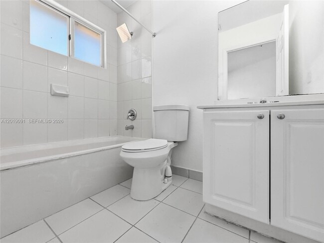 Building Photo - 3002 San Remo Cir