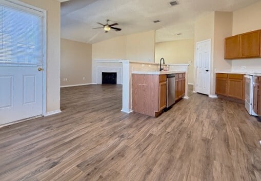 Building Photo - 4 bedroom 2 bath home available for the New Year