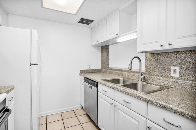 Building Photo - 9541 Clanton St