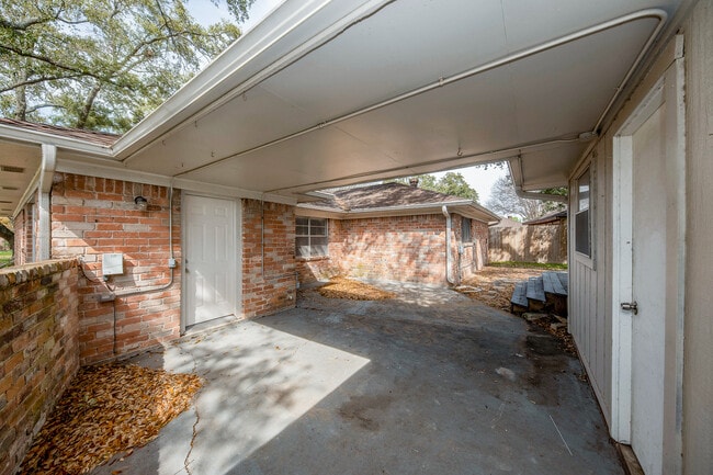 Building Photo - 451 Gentilly Dr