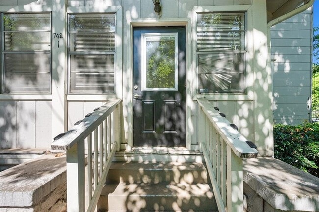 Building Photo - 742 Charles Allen Dr NE