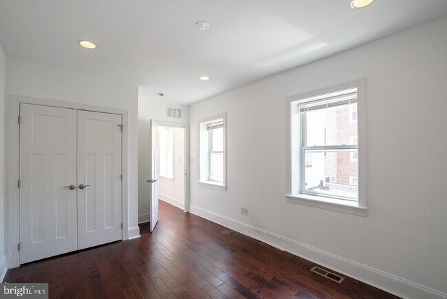 Building Photo - 1212 N 5th St
