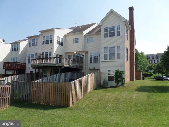Building Photo - 675 McLeary Square SE