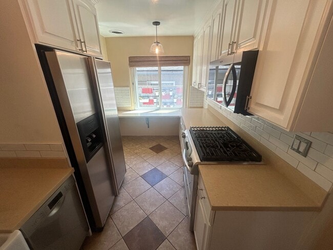 Building Photo - Charming 1951 Tujunga Home – Hillside Hide...