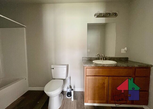 Building Photo - Room to Relax: 3BR/2.5BA Townhome in Milton