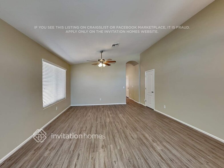 Building Photo - 1690 E Nancy Ave