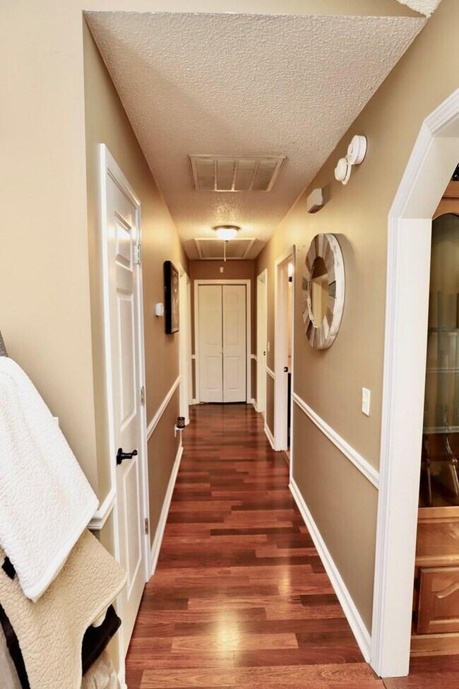 Building Photo - 2415 Edmunds Dr