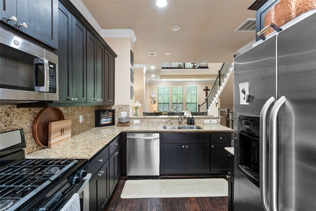 Building Photo - 1045 W 22nd St