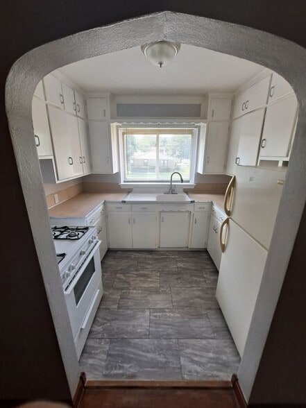 Building Photo - 2025 21st St