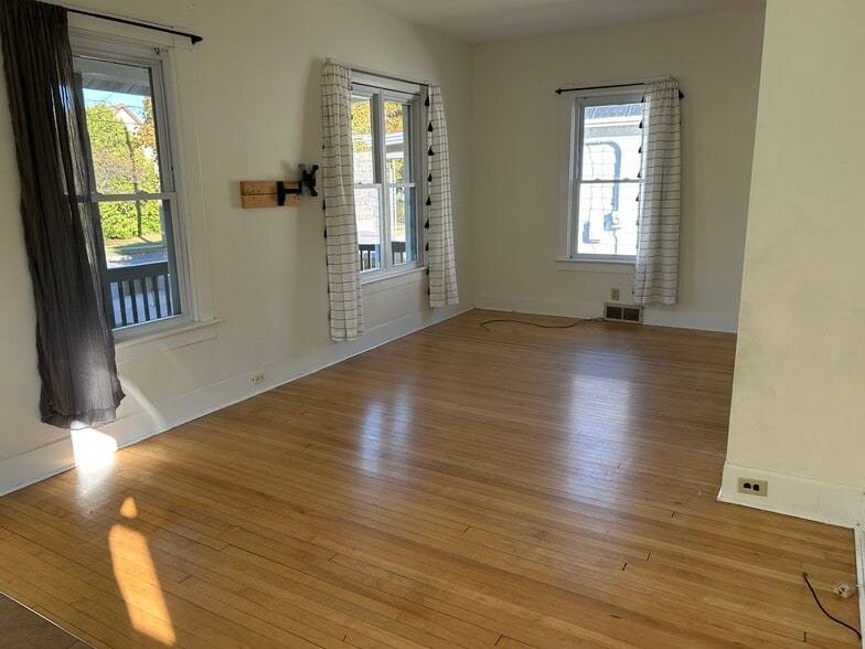 Building Photo - 229 W Ohio St