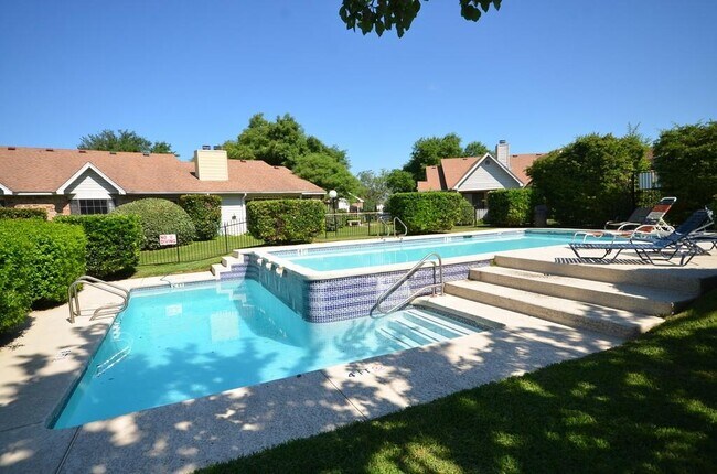 Building Photo - 1601 Faro Dr