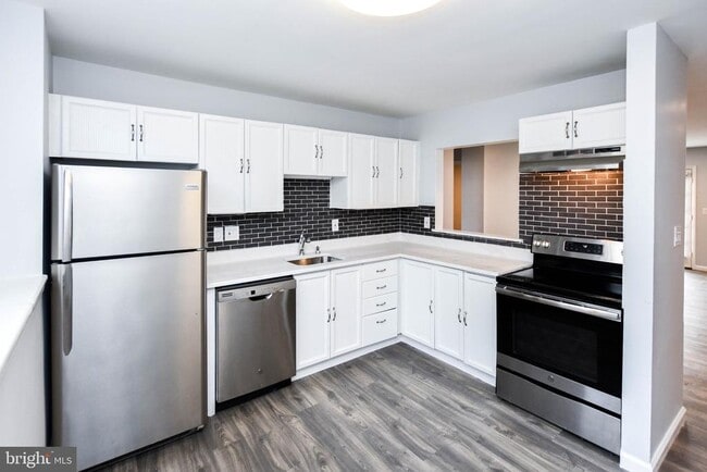 Building Photo - 7316 Cipriano Springs Dr