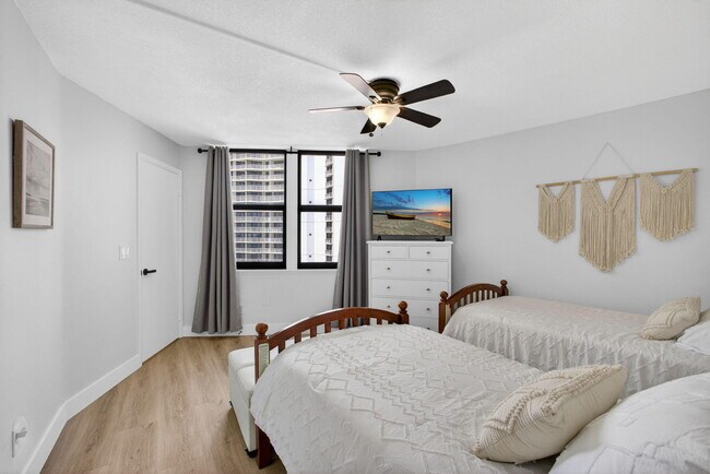 Building Photo - 2800 N Ocean Dr
