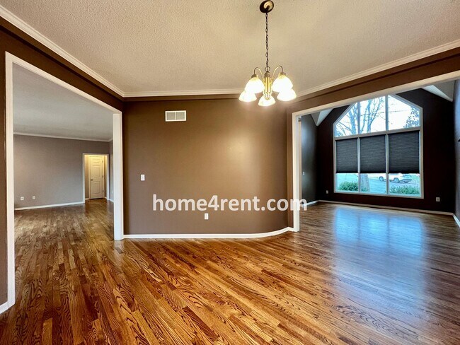 Building Photo - Beautiful Four Bedroom Home in Blue Valley...