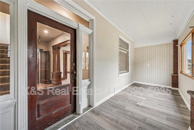 Building Photo - 518 10th St