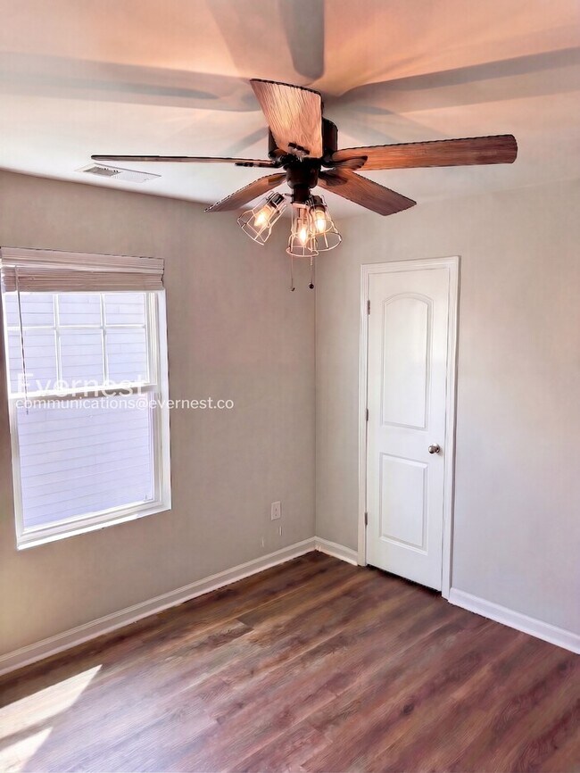 Building Photo - 1326 Bryson Ln