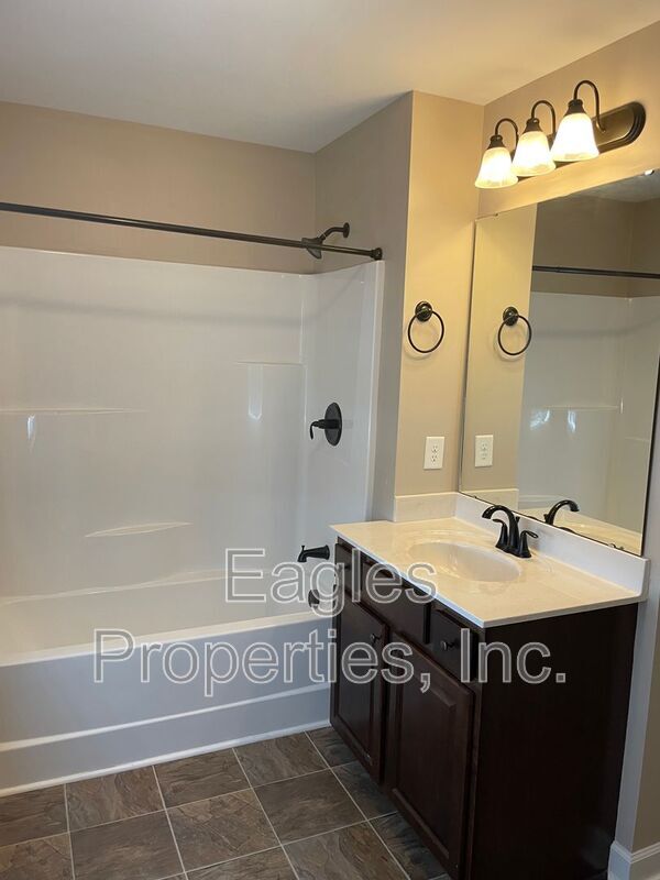 Building Photo - 103 Dartha Ct