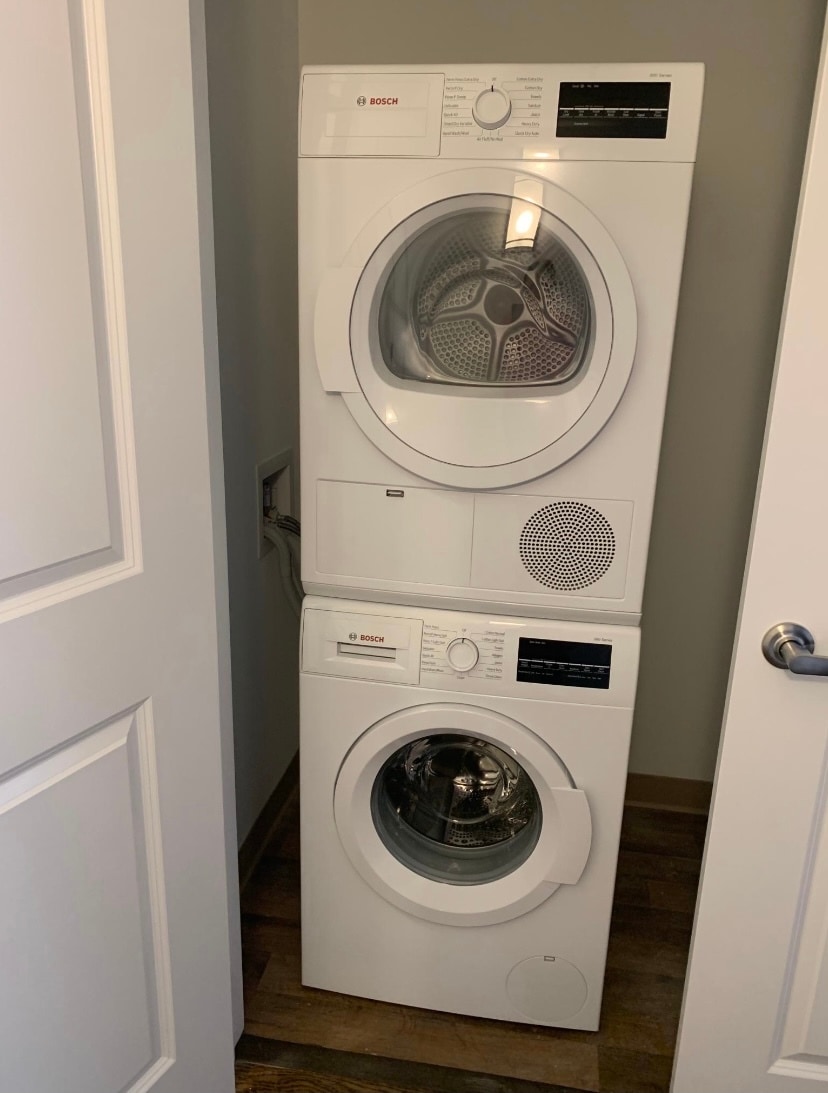 Building Photo - 10 Byron Pl