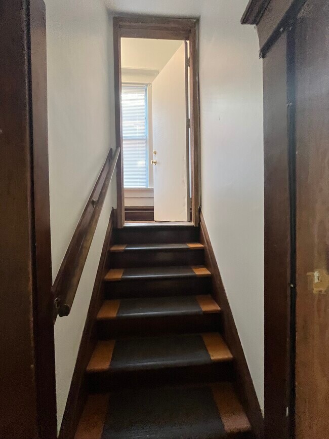 Building Photo - 32 E Northwood Ave