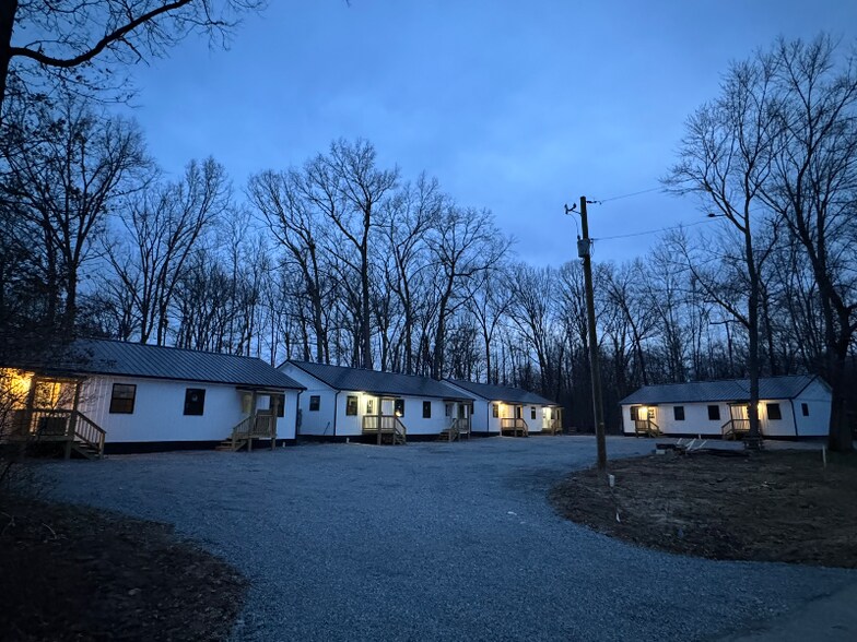 Building Photo - 213 Bloom Dr