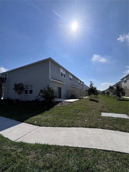 Building Photo - 3010 Canary Ave