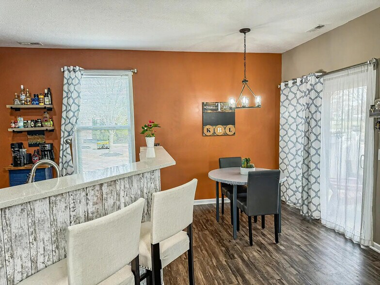 Building Photo - 5492 Bull Creek Dr
