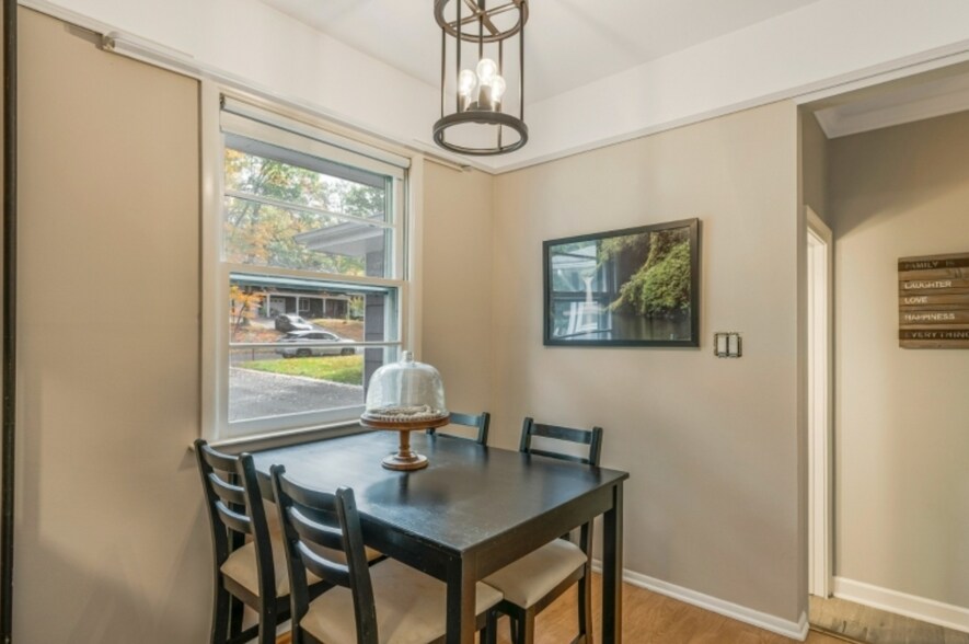 Building Photo - 1015 Buxton Rd